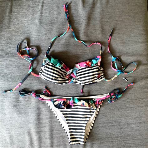 ROXY bikini S號 條紋荷葉滾邊 蝦皮購物