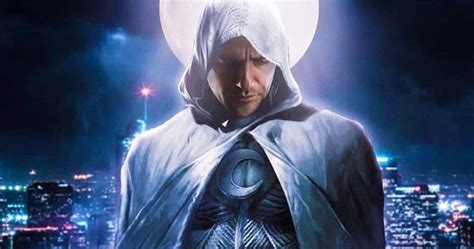 Ethan Hawke Worships Oscar Isaac S Moon Knight Performance As