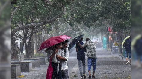 দুঘণ্টার মধ্যেই রাজ্যের ছজেলায় বৃষ্টি সহ ঝড়ের সতর্কবার্তা সঙ্গে