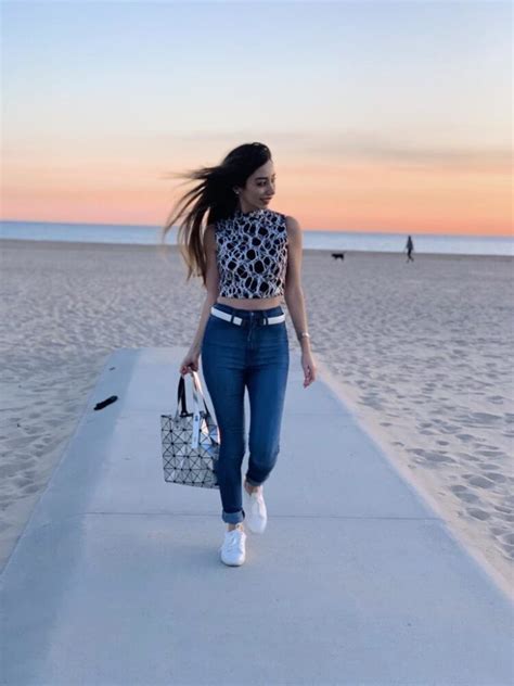 Hot Sexy Shima Katouzian Bikini Pics