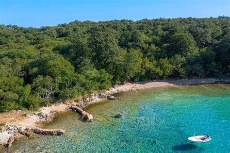 Plaža za pse Njivice Krk Tourist Info