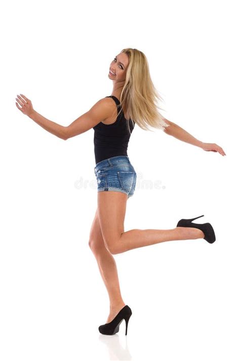 Blonde Sexy Dans La Vue Arrière De Talons Hauts Photo stock Image du blanc découpage 69768218