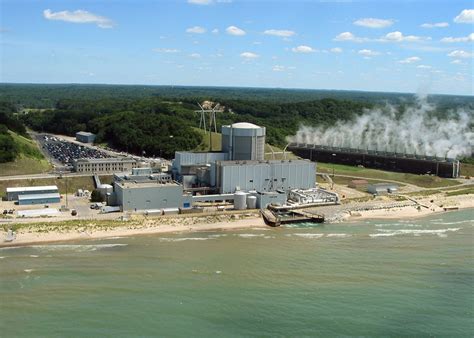Pictures—Ten Oldest U.S. Nuclear Plants: Post-Japan Risks | National Geographic