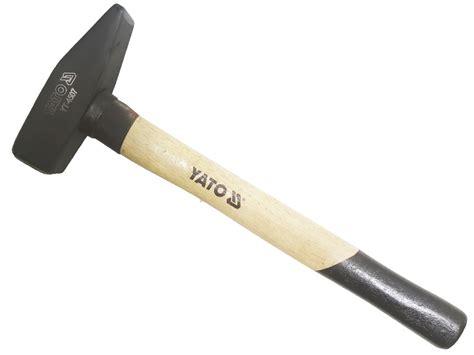 Слесарный молоток с деревянной ручкой Yato 0,8кг купить в E-1