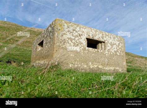 Betonbunker Aus Dem Zweiten Weltkrieg Fotos Und Bildmaterial In Hoher