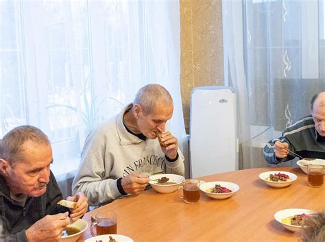 Питание в пожилом возрасте - при запорах, диарее, организация ...