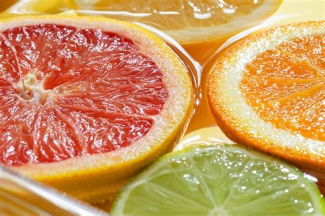 Вкусная свежая клубника в воде | Бесплатно Фото