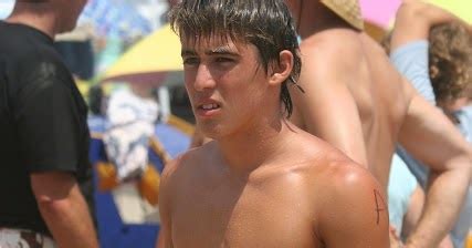 Pelados Na Nata O Naked Swimmers Delicias Da Nata O Usando Sungas Azuis