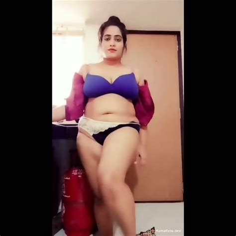 Bhabi Removing Saree Full Nude Show