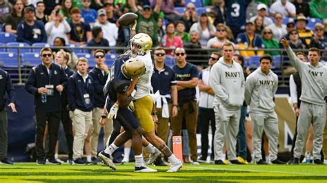 Watch Notre Dame Wide Receiver Braden Lenzy Hauls In Circus Td Catch