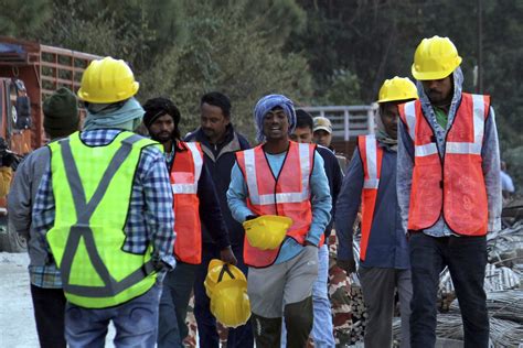 Rescuers wait new drill to free trapped tunnel workers | Borneo ...