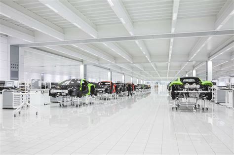 McLaren Automotive Factory Tour - carwitter