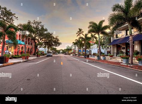 Third Street Naples Florida Hi Res Stock Photography And Images Alamy