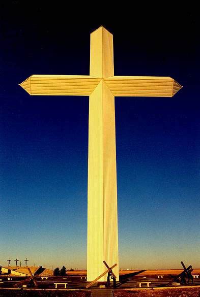 Cross Monument in Groom, Texas - photograph by Mike Gurnsey.