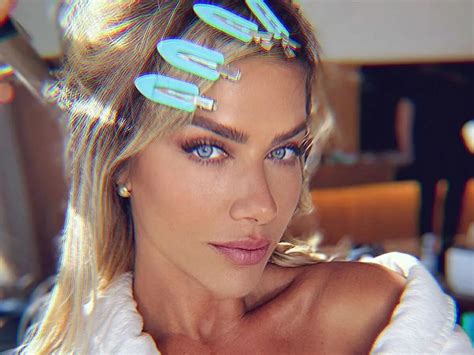 Giovanna Ewbank Exibe Lbum De Fotos A Fam Lia No Rancho