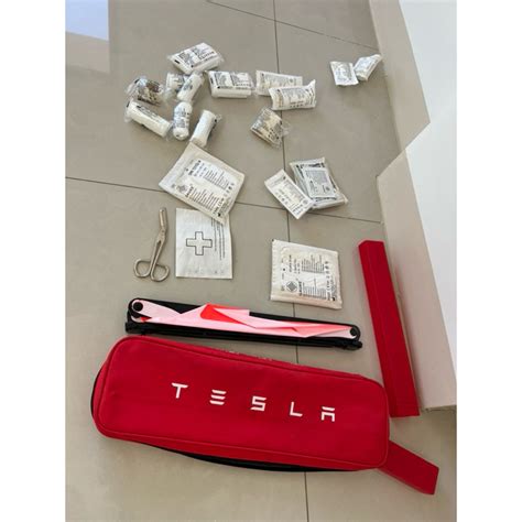 岡山 二手 現貨：tesla First Aid Kit特斯拉急救包，道路救援包model 3 Model Y 蝦皮購物