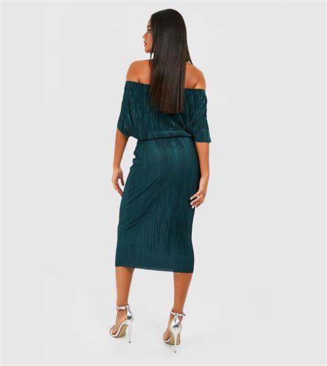 Buy Boohoo Plisse Off The Shoulder Midi Dress In Green 6thstreet Uae