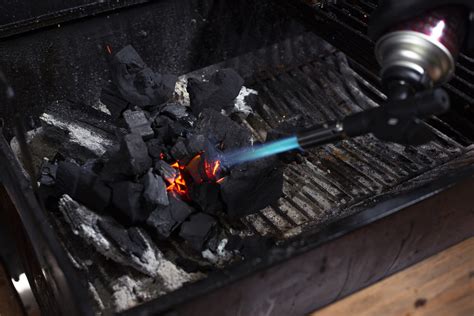 Comment Allumer Un Barbecue Au Charbon De Bois