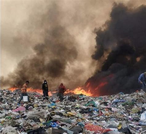 Fuerte incendio se registra en el basurero de Nezahualcóyotl