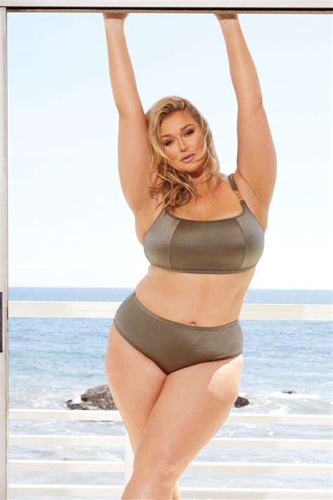 4 Hot Sexy Layla McGrady Bikini Pics