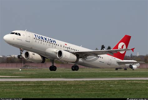 TC JPE Turkish Airlines Airbus A320 232 Photo By Marco Wolf ID 385174