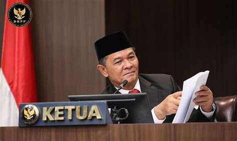 BREAKING NEWS Loloskan Gibran Sebagai Cawapres Ketua Dan Anggota KPU