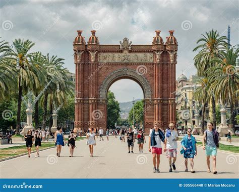 The Arc De Triomf Travelling In Barcelona Spain Great Architecture