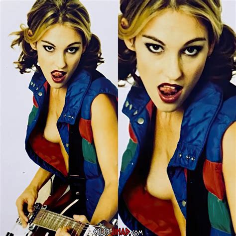 Pink Ranger Amy Jo Johnson Posts A Nude Tit Pic