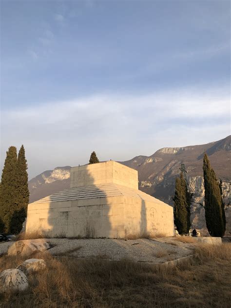 Cimetières militaires français lieux de mémoire Italie NOMADE