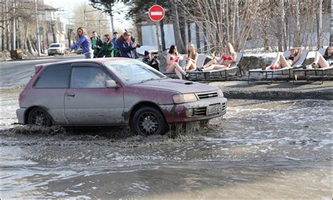 Russian Hotties Do Bikini Protest Against Bad Roads Defy Freezing Weather Video Autoevolution