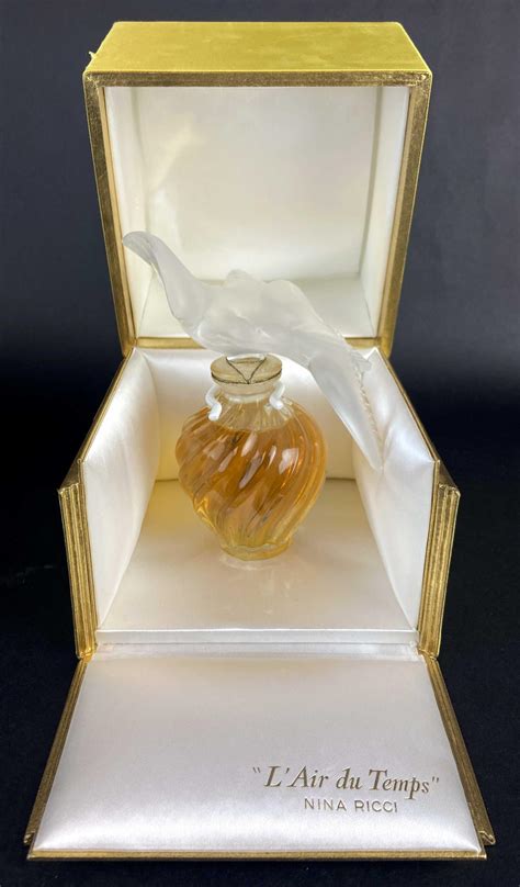 Lot L Air Du Temps Nina Ricci Lalique Perfume Bottle