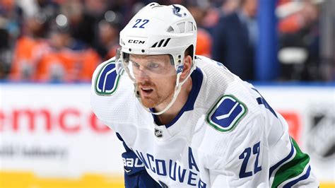 Vancouver Canucks legend Daniel Sedin runs sub-3 hour marathon