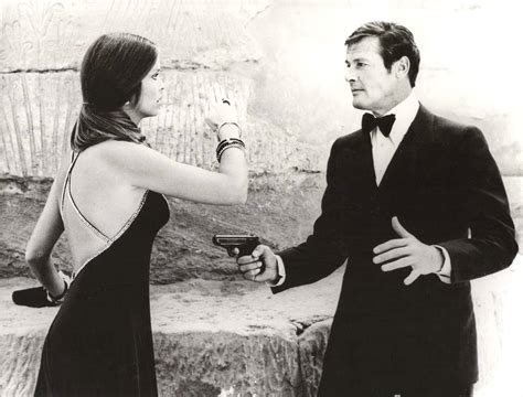 Barbara Bach Roger Moore In The Spy Who Loved Me Original Vintage