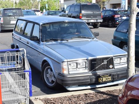 [Volvo 240 Turbo Wagon] Probably the cleanest example I've ever seen ...