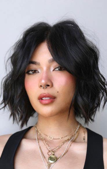 Wavy Bob Hairstyles For The Warm Season Chic Brunette Wavy Bob