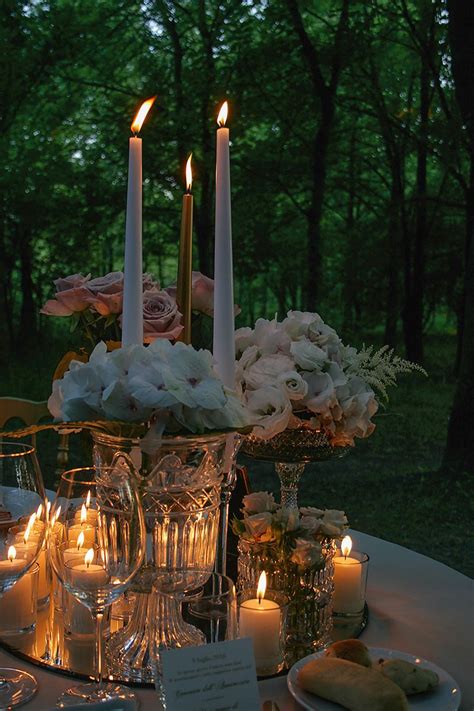 La Magia Di Una Notte Destate Candele Fiori Delicati E Cristalli Per