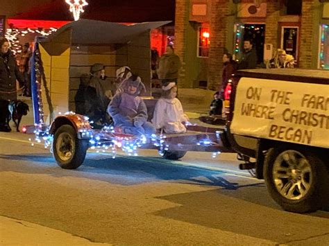 Pictures from Annual Christmas Parade – Village of Brandon