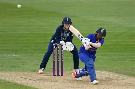 Deepti Sharma wallops one over midwicket | ESPNcricinfo.com