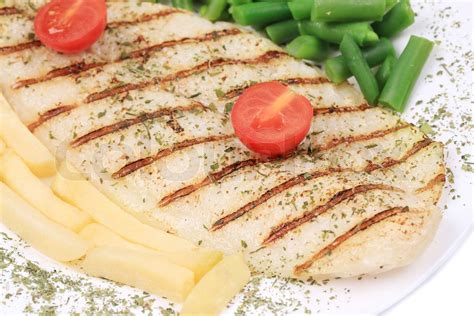 Pangasius Filet gegrillt mit Gemüse Stock Bild Colourbox