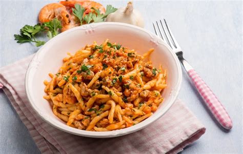 Ricetta Trofie Al Sugo Di Pomodoro E Gamberetti Il Club Delle Ricette