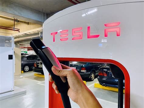 Tesla 特斯拉 V3 超級充電 250 Kw 第一手實測！到底充電有多快？ C Jay Tech Blog