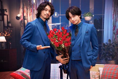 斎藤工、中島健人（sexy Zone）の28歳の誕生日を28本の薔薇の花束で祝福。「セクシーサンキュー！」 The First Times