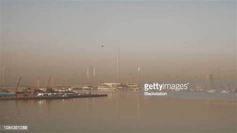 Dubai Sand Storm Photos and Premium High Res Pictures - Getty Images