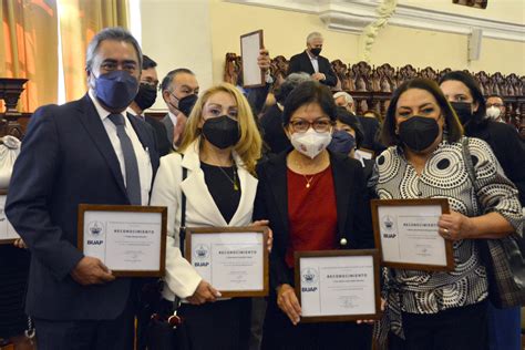 Buap Entrega Reconocimientos Por Antig Edad A Personal Administrativo Y