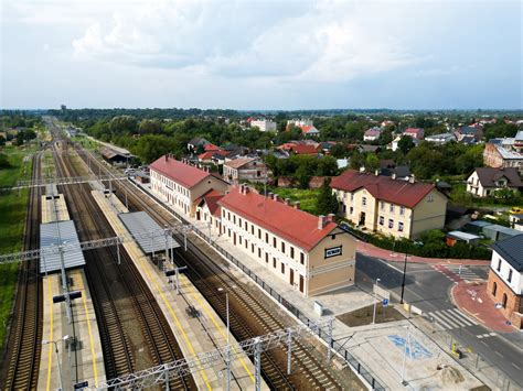 Dworzec kolejowy Stalowa Wola Rozwadów otwarty po remoncie