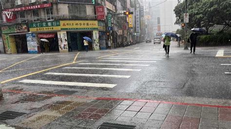 午後雨彈襲！8縣市大雨特報 慎防強降雨｜東森新聞：新聞在哪 東森就在哪裡