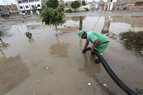 Río Surco se desborda e inunda varias viviendas en Chorrillos Galería