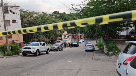 Atacan a balazos de carro a carro a un hombre en Infonavit cañadas al