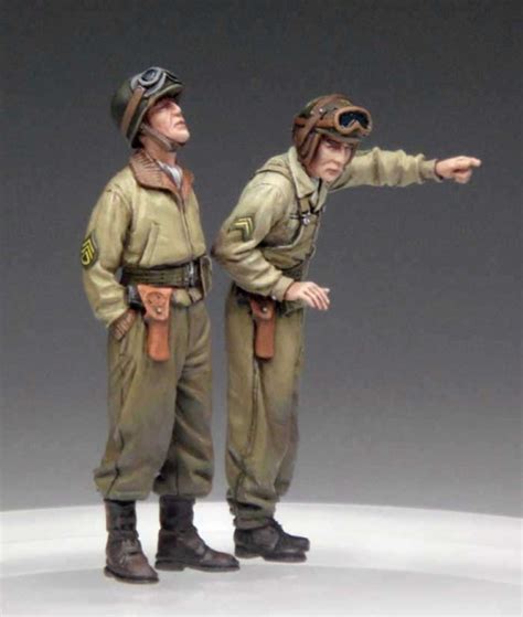 D35025 : WWII U.S. TANK CREW IN WINTER UNIFORM ”MICKEY CREW” – AMMO DROP