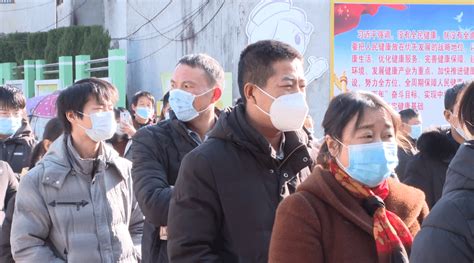 秩序井然~记者直击五里乡返乡人员核酸检测现场 采样